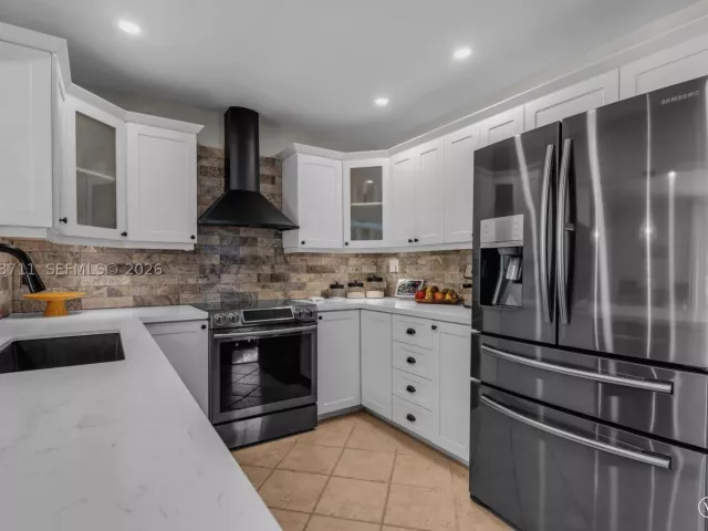 3-bedroom home for sale in Miami - 6651 SW 148th Court - MondialRealty