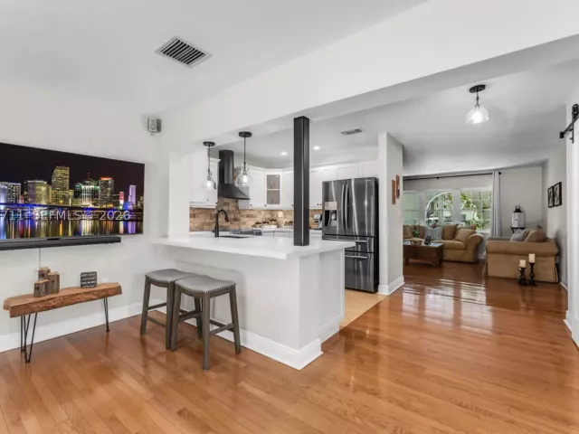 3-bedroom home for sale in Miami - 6651 SW 148th Court - MondialRealty