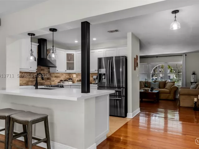 3-bedroom home for sale in Miami - 6651 SW 148th Court - MondialRealty