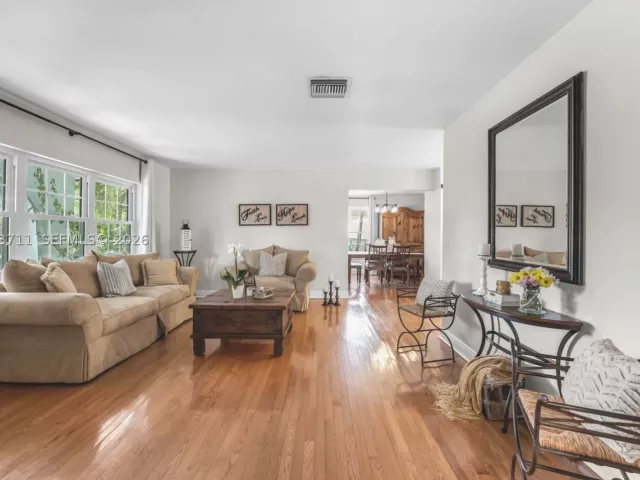 3-bedroom home for sale in Miami - 6651 SW 148th Court - MondialRealty