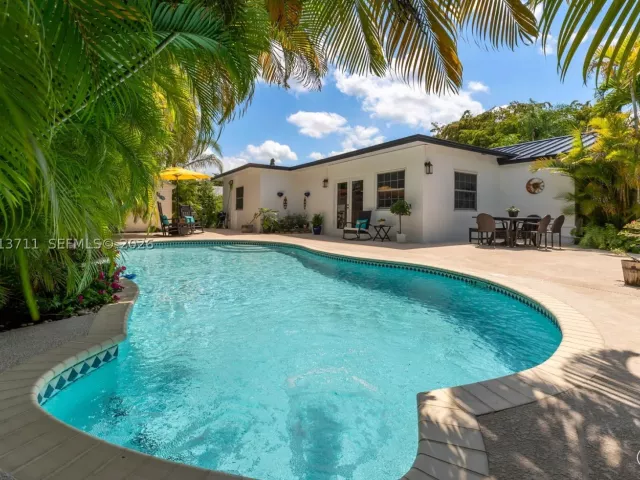 3-bedroom home for sale in Miami - 6651 SW 148th Court - MondialRealty