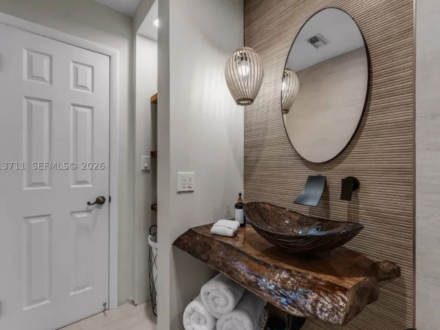 3-bedroom home for sale in Miami - 6651 SW 148th Court - MondialRealty