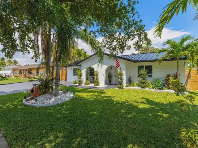 3-bedroom home for sale in Miami - 6651 SW 148th Court - MondialRealty