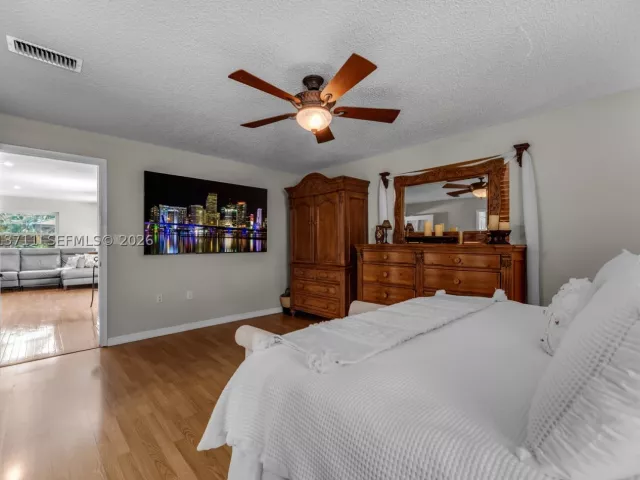 3-bedroom home for sale in Miami - 6651 SW 148th Court - MondialRealty