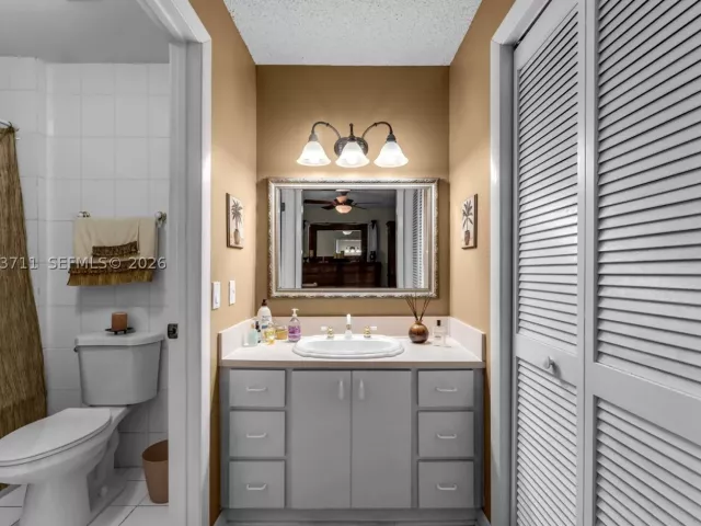 3-bedroom home for sale in Miami - 6651 SW 148th Court - MondialRealty