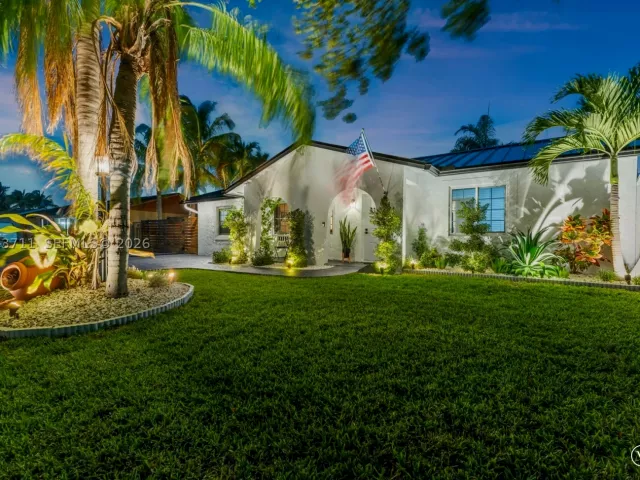 3-bedroom home for sale in Miami - 6651 SW 148th Court - MondialRealty