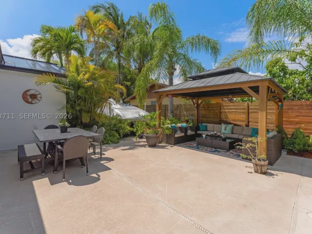3-bedroom home for sale in Miami - 6651 SW 148th Court - MondialRealty