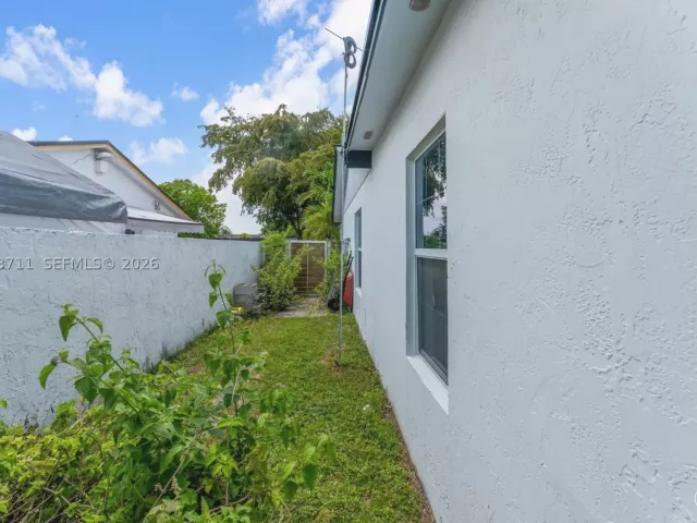 3-bedroom home for sale in Miami - 6651 SW 148th Court - MondialRealty