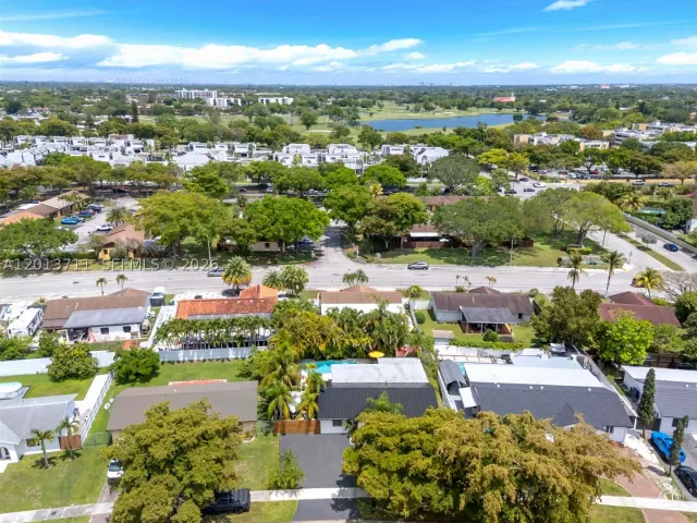 3-bedroom home for sale in Miami - 6651 SW 148th Court - MondialRealty