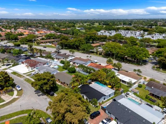 3-bedroom home for sale in Miami - 6651 SW 148th Court - MondialRealty