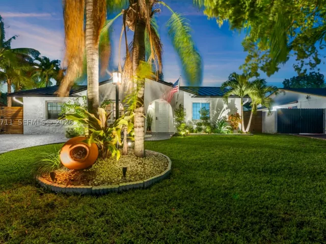 3-bedroom home for sale in Miami - 6651 SW 148th Court - MondialRealty