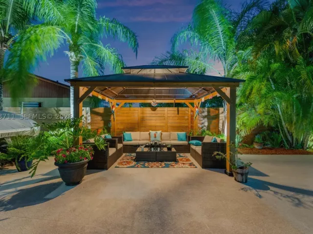 3-bedroom home for sale in Miami - 6651 SW 148th Court - MondialRealty