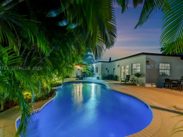 3-bedroom home for sale in Miami - 6651 SW 148th Court - MondialRealty