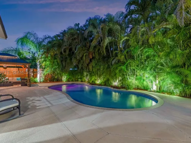 3-bedroom home for sale in Miami - 6651 SW 148th Court - MondialRealty