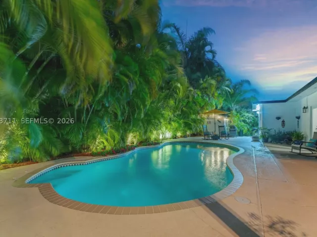 3-bedroom home for sale in Miami - 6651 SW 148th Court - MondialRealty