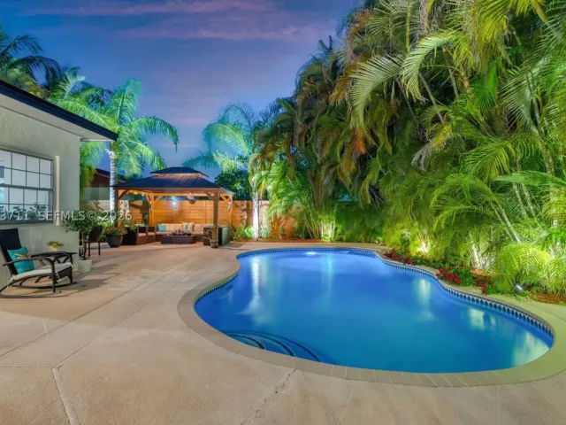 3-bedroom home for sale in Miami - 6651 SW 148th Court - MondialRealty