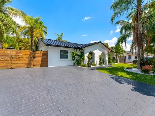 3-bedroom home for sale in Miami - 6651 SW 148th Court - MondialRealty