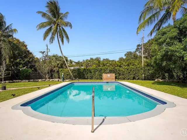 3-bedroom home for sale in Wilton Manors - 332 NW 26th Court - MondialRealty