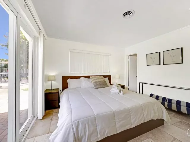 3-bedroom home for sale in Wilton Manors - 332 NW 26th Court - MondialRealty