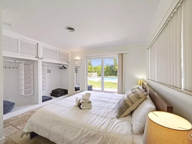 3-bedroom home for sale in Wilton Manors - 332 NW 26th Court - MondialRealty