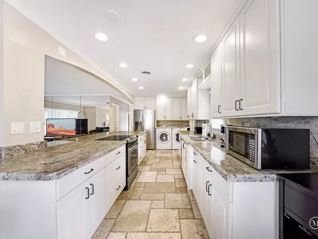 3-bedroom home for sale in Wilton Manors - 332 NW 26th Court - MondialRealty