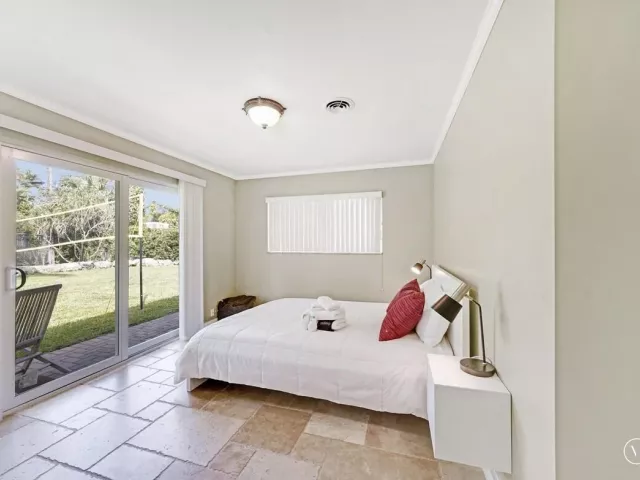 3-bedroom home for sale in Wilton Manors - 332 NW 26th Court - MondialRealty