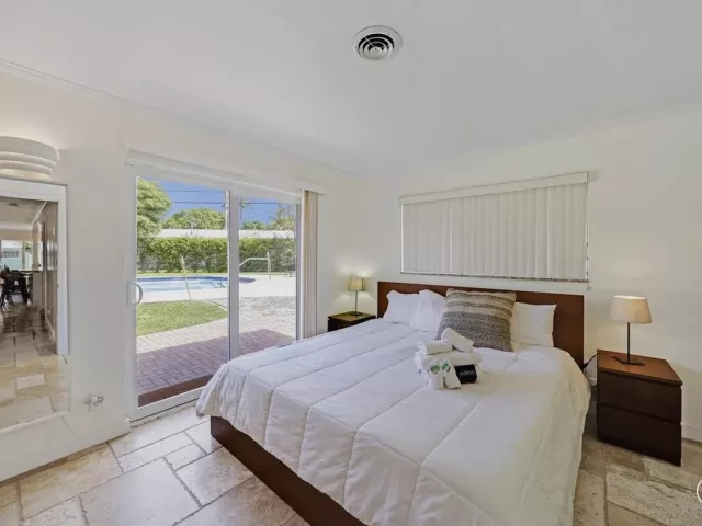 3-bedroom home for sale in Wilton Manors - 332 NW 26th Court - MondialRealty