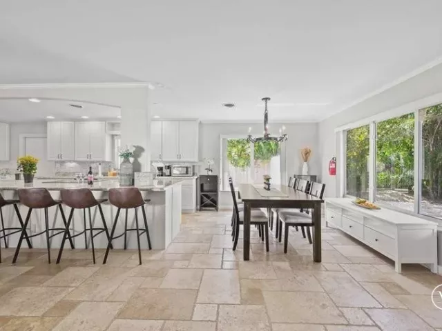3-bedroom home for sale in Wilton Manors - 332 NW 26th Court - MondialRealty