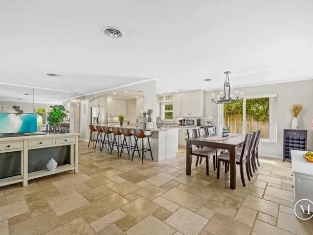 3-bedroom home for sale in Wilton Manors - 332 NW 26th Court - MondialRealty