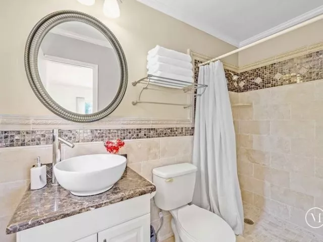 3-bedroom home for sale in Wilton Manors - 332 NW 26th Court - MondialRealty