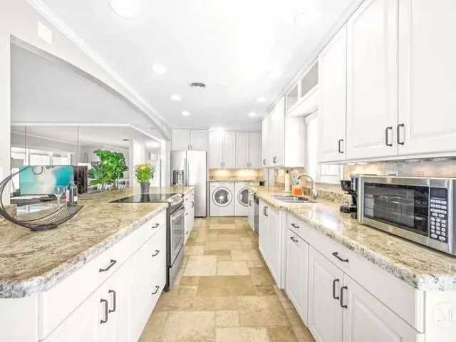 3-bedroom home for sale in Wilton Manors - 332 NW 26th Court - MondialRealty