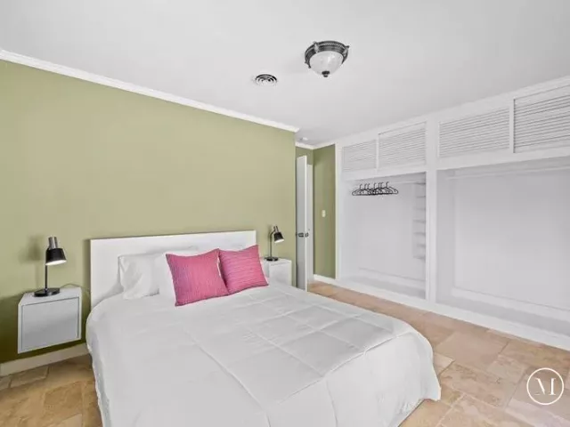 3-bedroom home for sale in Wilton Manors - 332 NW 26th Court - MondialRealty