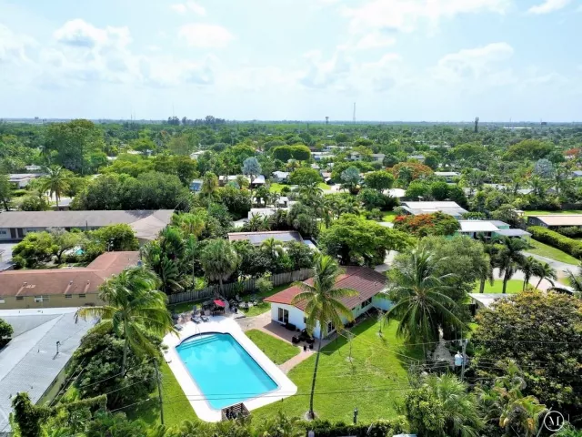 3-bedroom home for sale in Wilton Manors - 332 NW 26th Court - MondialRealty