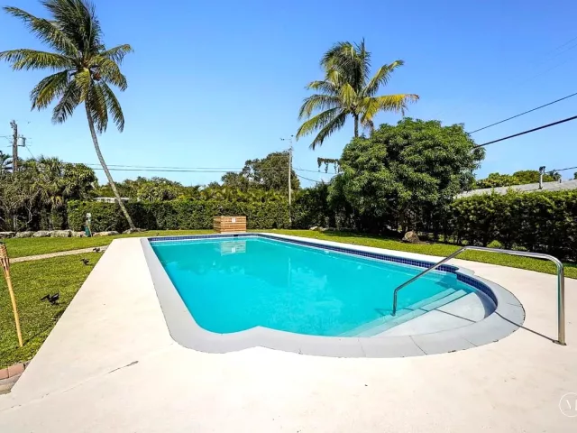 3-bedroom home for sale in Wilton Manors - 332 NW 26th Court - MondialRealty