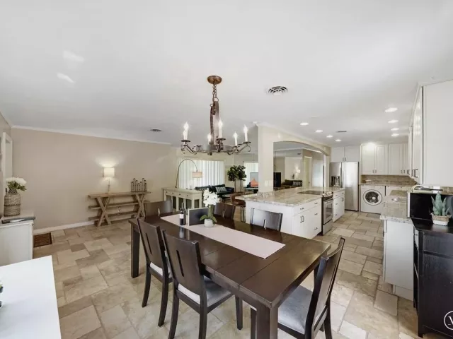 3-bedroom home for sale in Wilton Manors - 332 NW 26th Court - MondialRealty