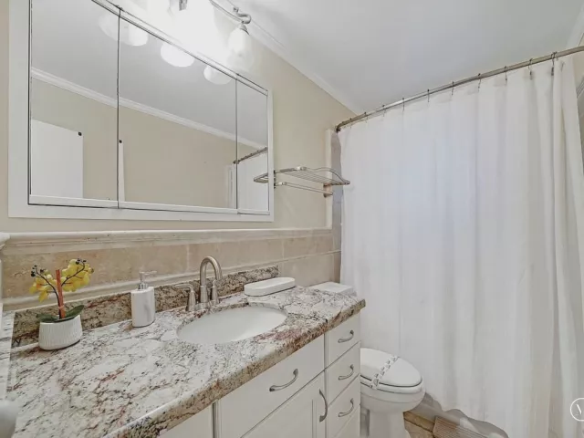 3-bedroom home for sale in Wilton Manors - 332 NW 26th Court - MondialRealty