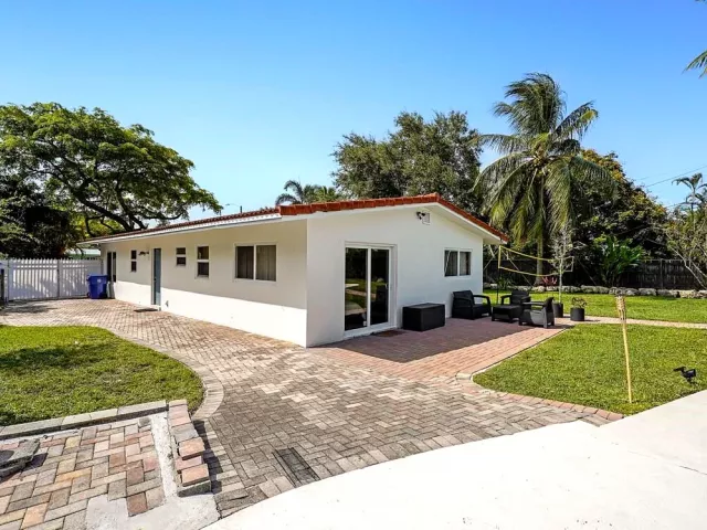 3-bedroom home for sale in Wilton Manors - 332 NW 26th Court - MondialRealty