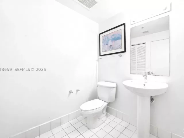 2-bedroom condo for sale in Miami - 601 NE 36th St 2707 - MondialRealty