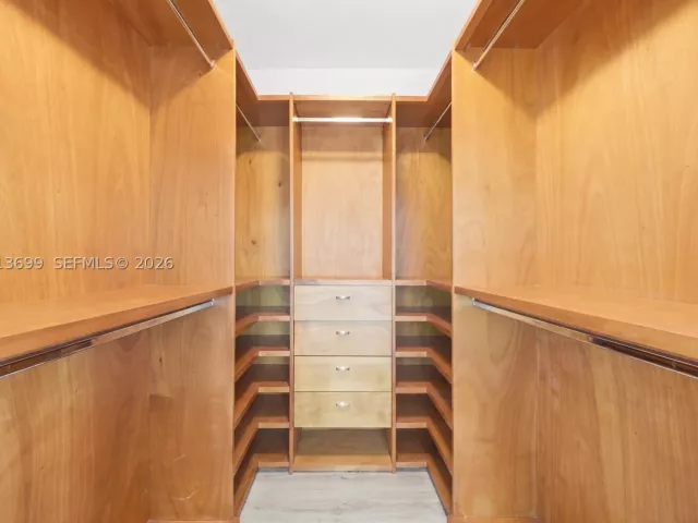 2-bedroom condo for sale in Miami - 601 NE 36th St 2707 - MondialRealty