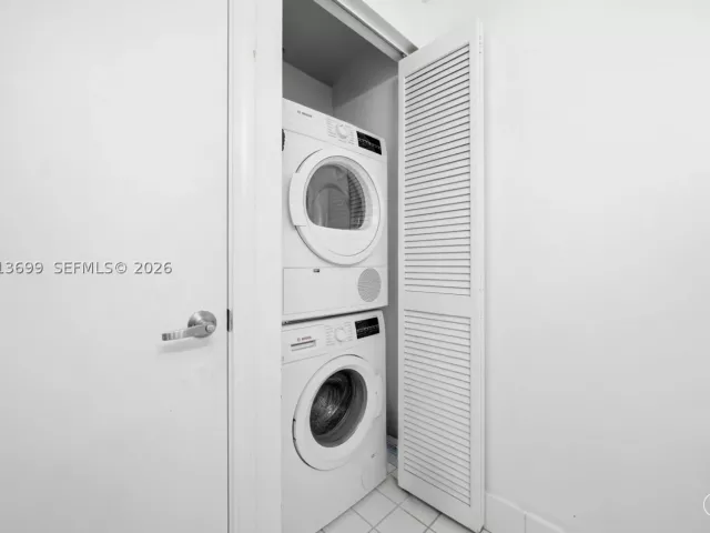 2-bedroom condo for sale in Miami - 601 NE 36th St 2707 - MondialRealty