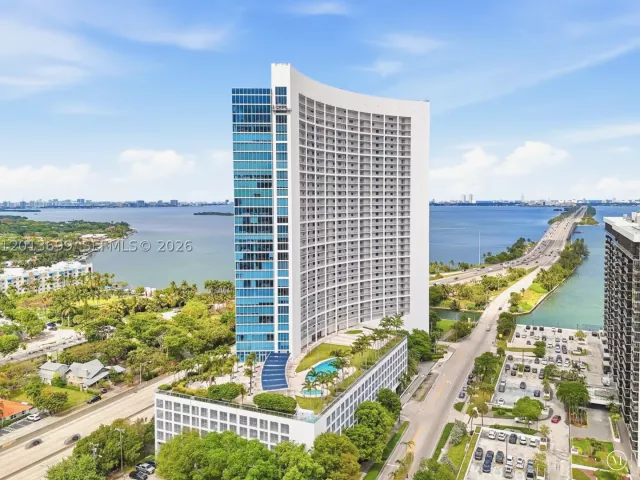 2-bedroom condo for sale in Miami - 601 NE 36th St 2707 - MondialRealty