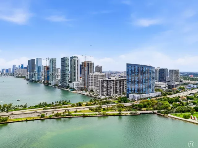 2-bedroom condo for sale in Miami - 601 NE 36th St 2707 - MondialRealty