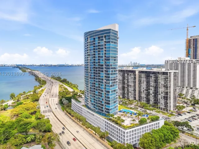 2-bedroom condo for sale in Miami - 601 NE 36th St 2707 - MondialRealty