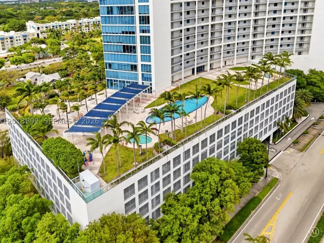 2-bedroom condo for sale in Miami - 601 NE 36th St 2707 - MondialRealty