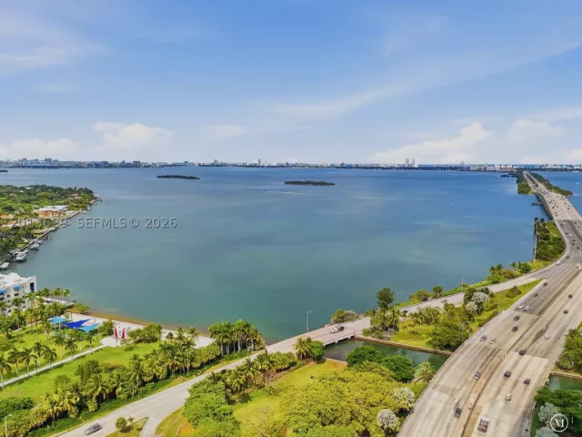 2-bedroom condo for sale in Miami - 601 NE 36th St 2707 - MondialRealty