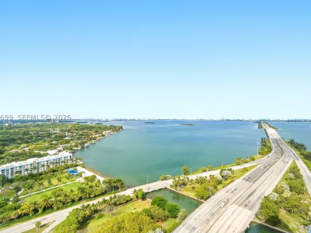 2-bedroom condo for sale in Miami - 601 NE 36th St 2707 - MondialRealty