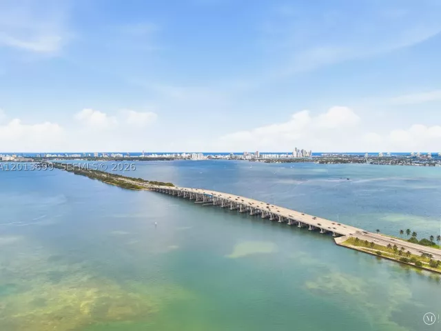 2-bedroom condo for sale in Miami - 601 NE 36th St 2707 - MondialRealty