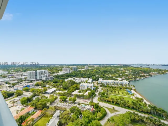 2-bedroom condo for sale in Miami - 601 NE 36th St 2707 - MondialRealty