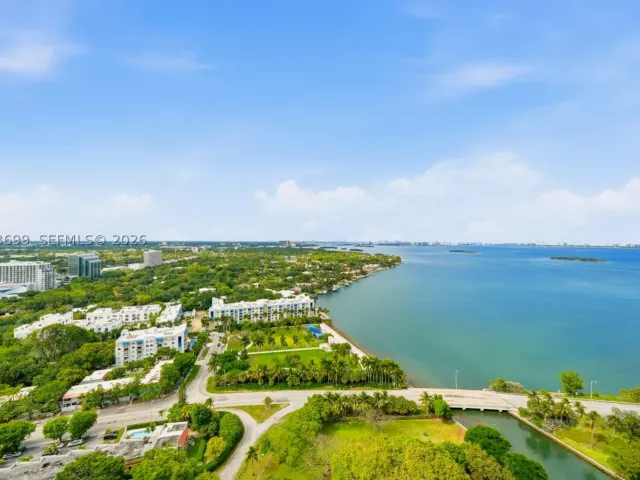 2-bedroom condo for sale in Miami - 601 NE 36th St 2707 - MondialRealty