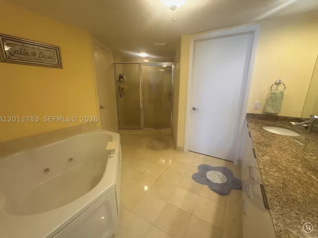 2-bedroom condo for rent in Sunny Isles Beach - 18911 Collins Ave 1602 - MondialRealty